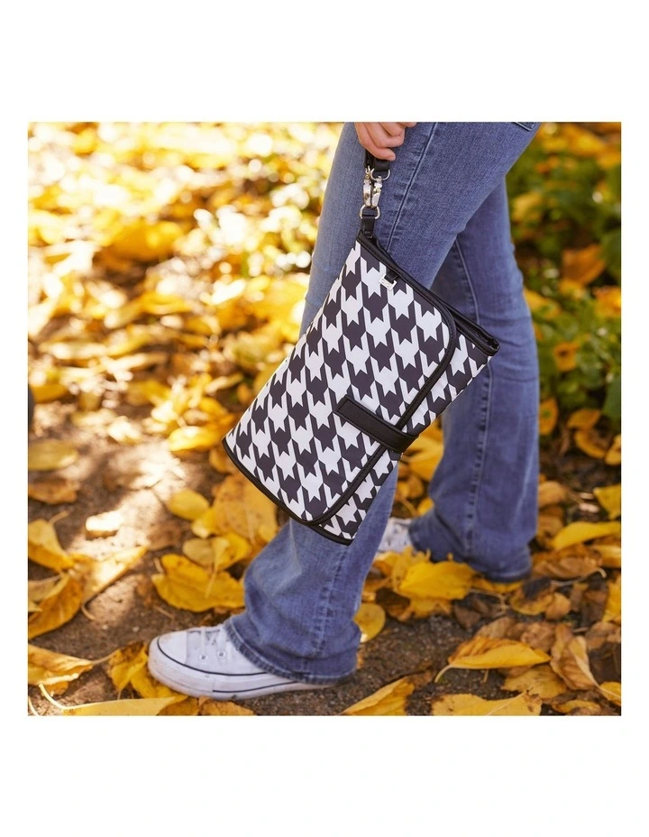 Change Mat Clutch in Houndstooth image 4