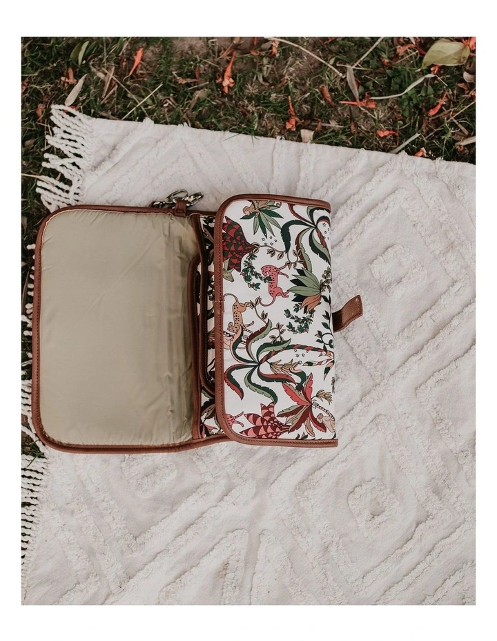 Change Mat Clutch in Jungle Cream/Tan image 4