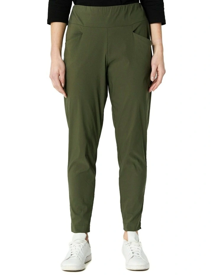 Relaxed Pant in Olive image 4