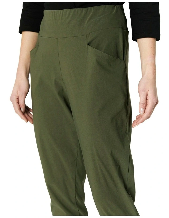 Relaxed Pant in Olive image 5
