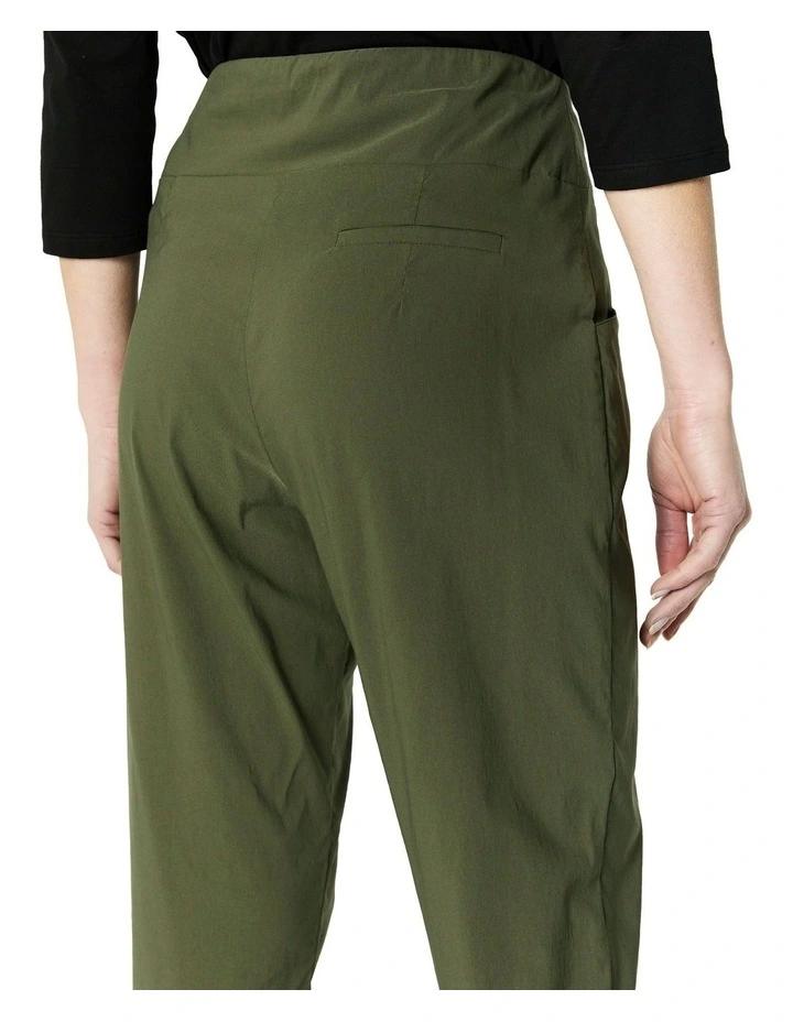 Relaxed Pant in Olive image 7