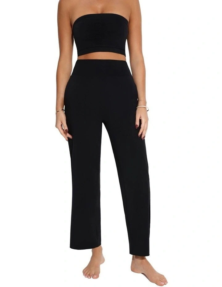 The Yoga Pants in Black image 4