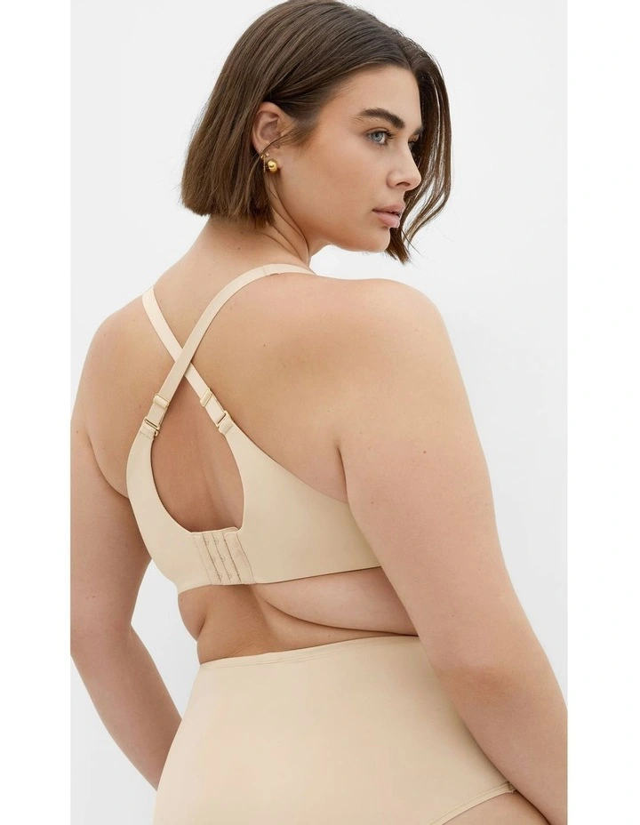 Bodycon Contour Bra in Latte image 5