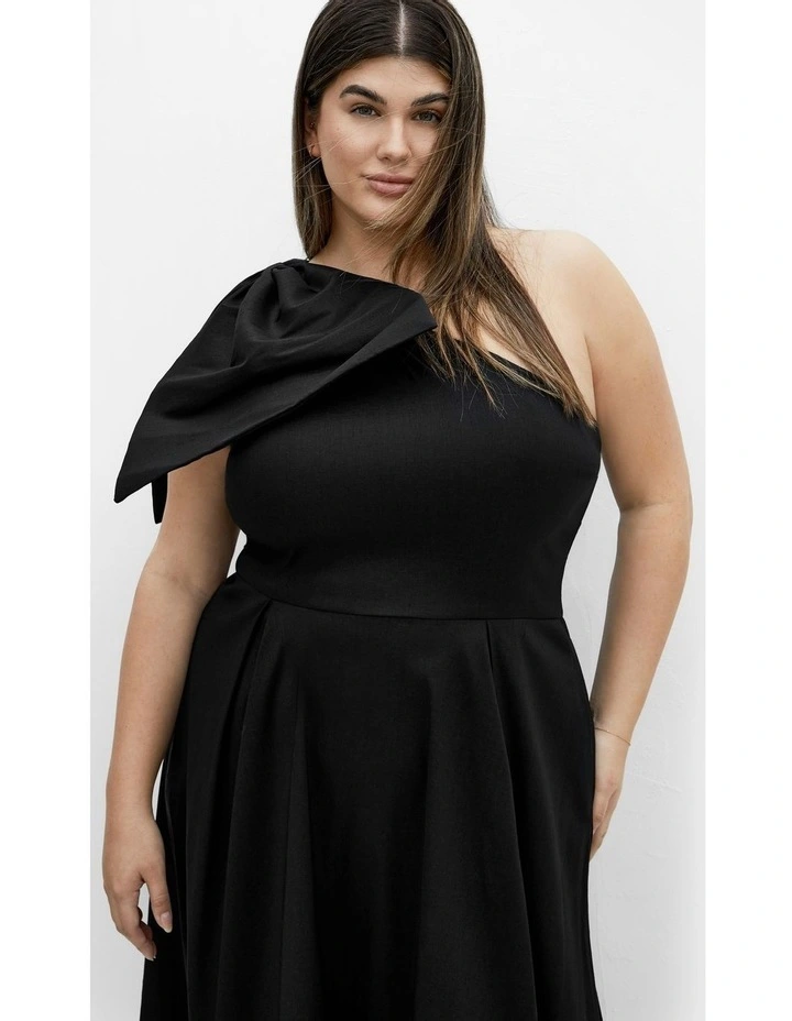Captivate Maxi Dress in Black image 5