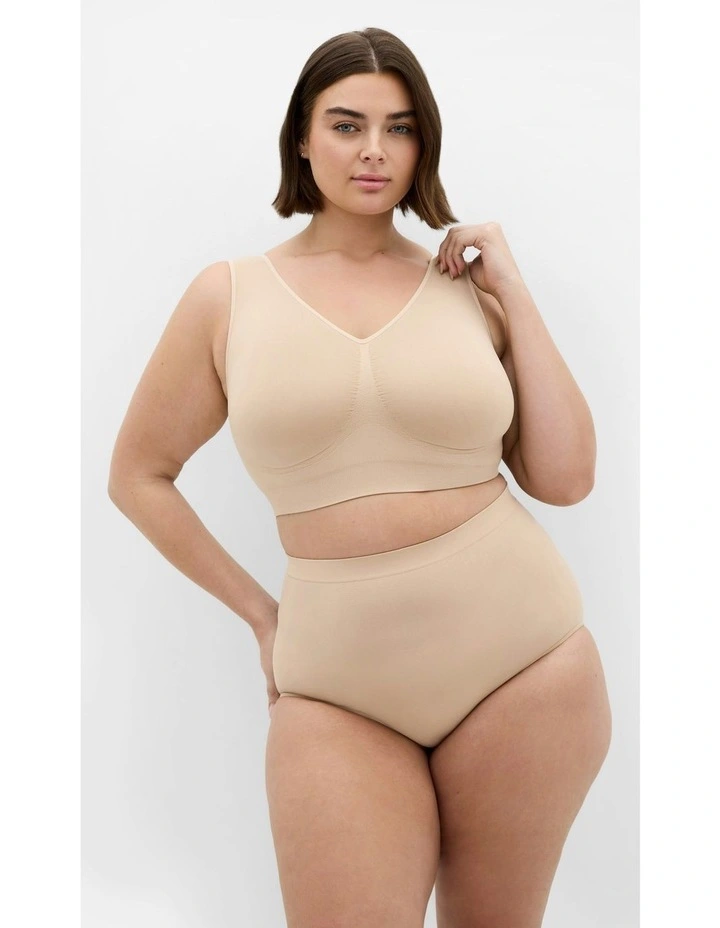 Smooth & Chic Seamless Full Brief 3 Pack in latte image 1