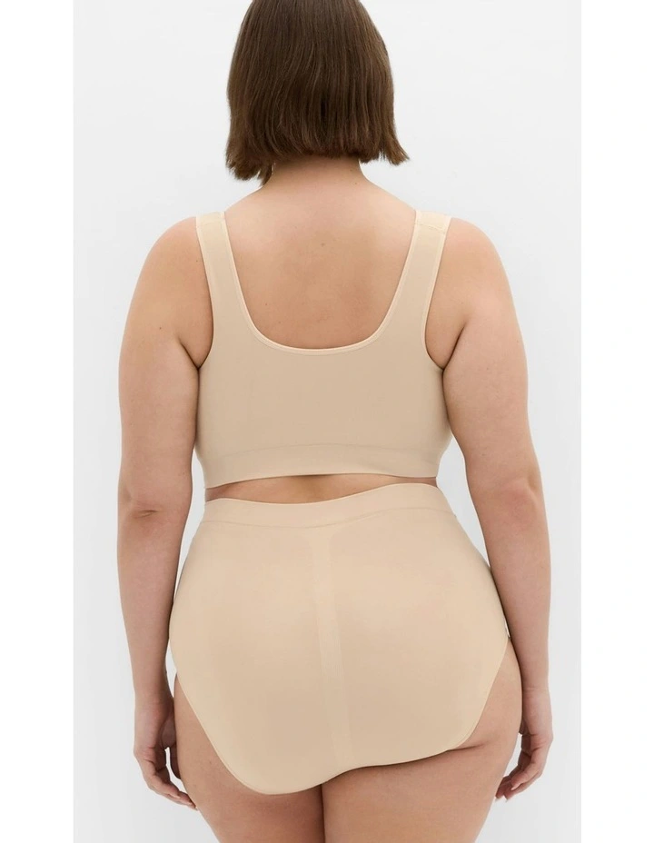 Smooth & Chic Seamless Full Brief 3 Pack in latte image 2