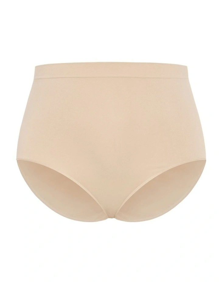 Smooth & Chic Seamless Full Brief 3 Pack in latte image 4