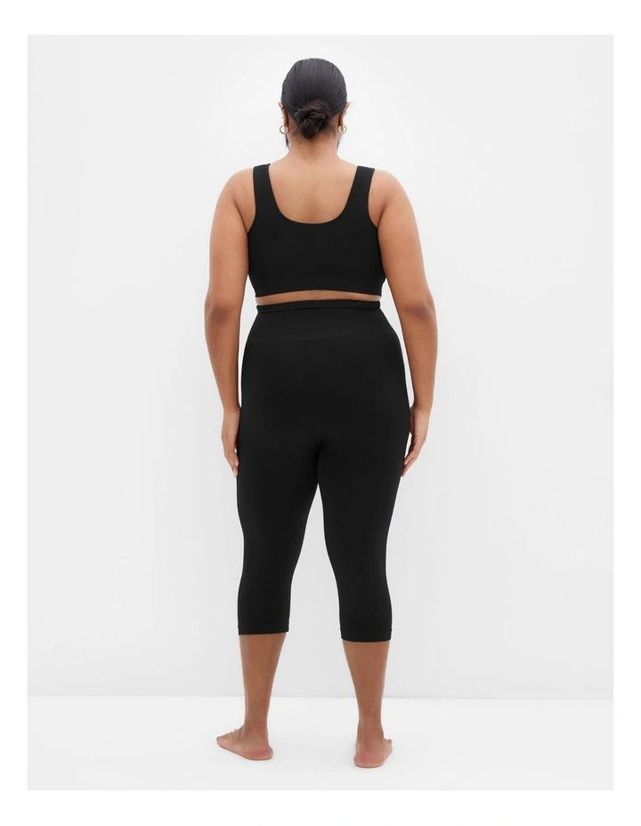 Smooth & Chic Seamless Capri in black image 2