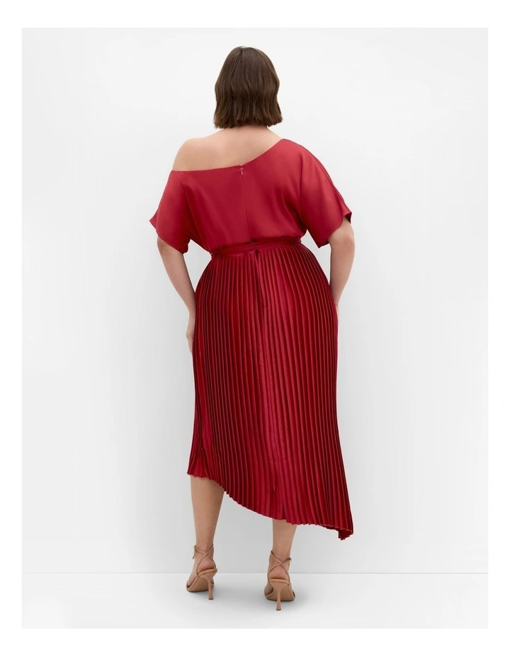 Payton Pleat Midi Dress in Currant image 2