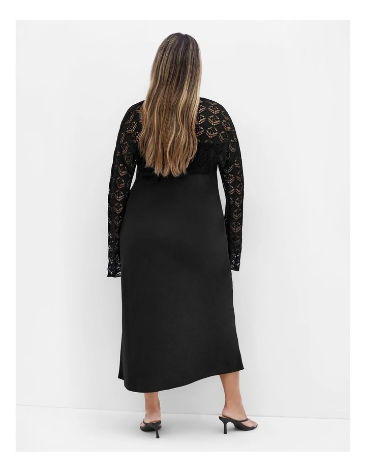 Crochet Shrug in Black image 2