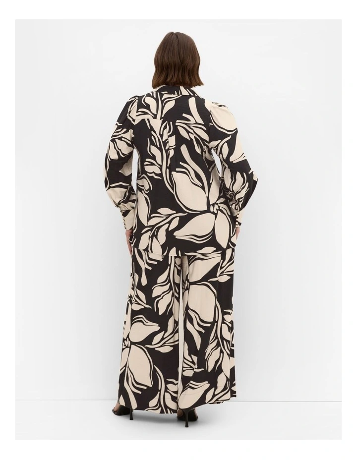 Bella Long Sleeve Print Shirt in Black image 2