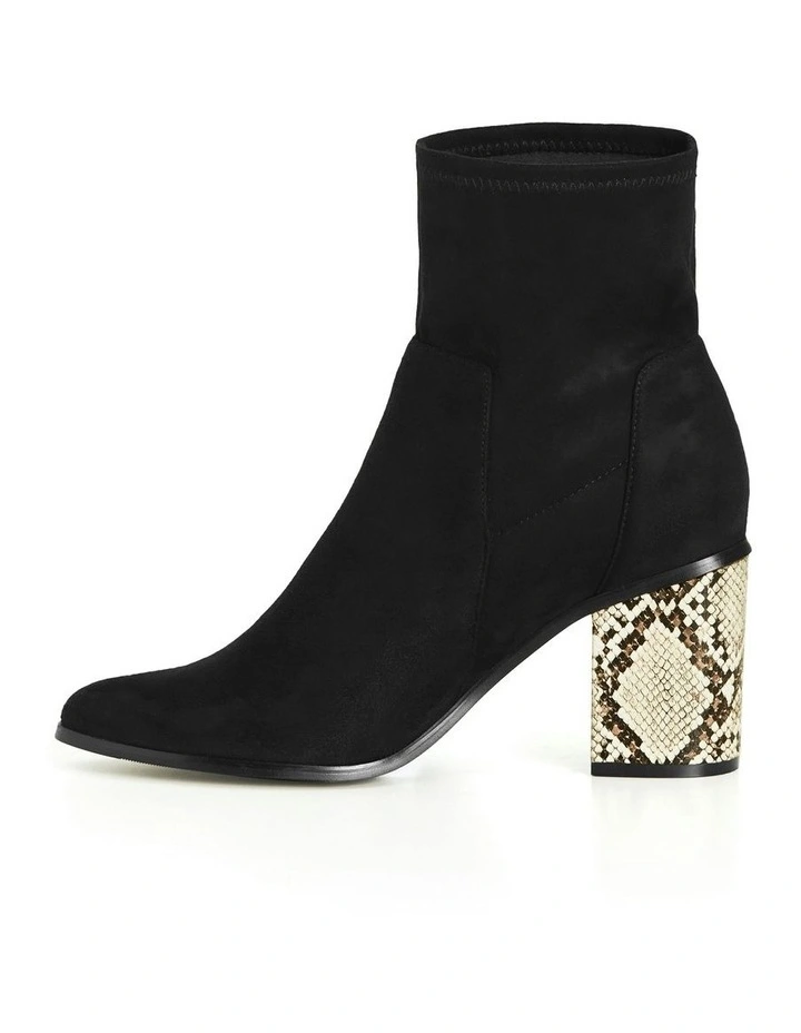 WIDE FIT Kendra Ankle Boot in Black image 4
