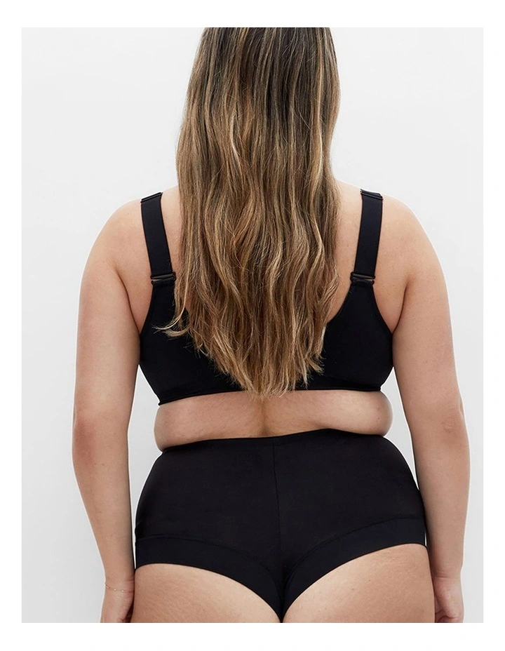 Shapely Wireless Sport Bra in Black image 2