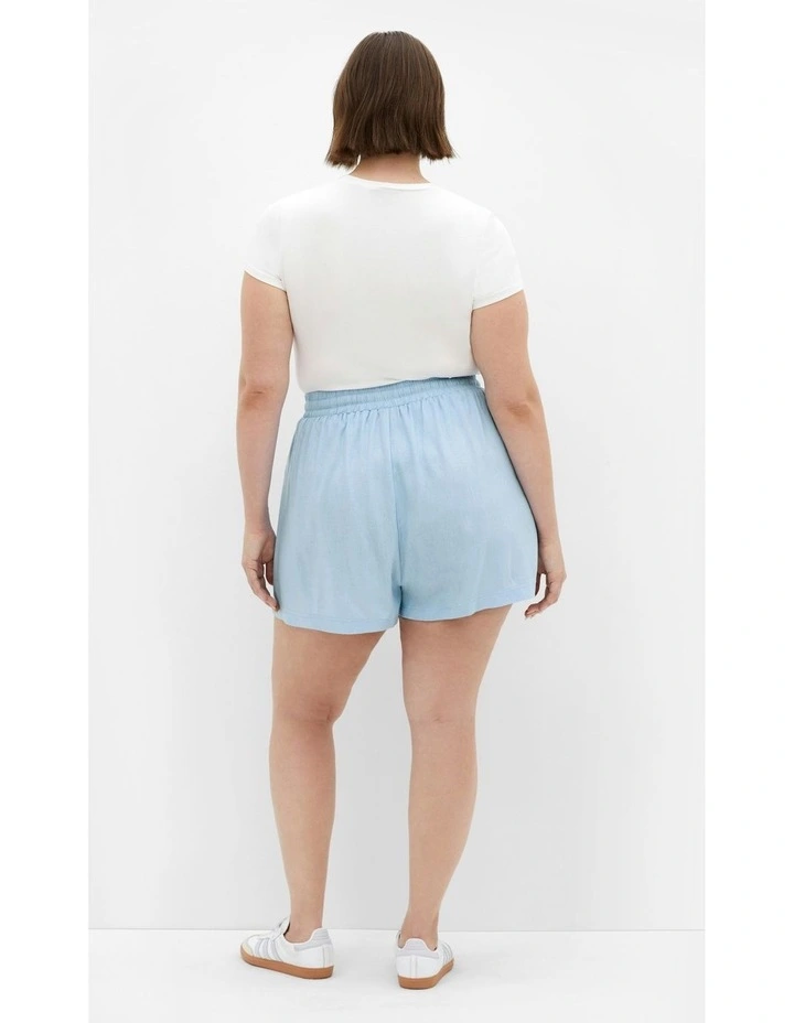 Lyana Short in Sky image 3