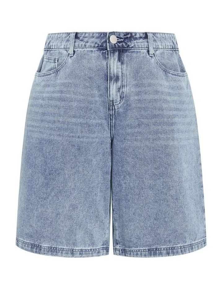 Relax Short in Mid Denim image 3