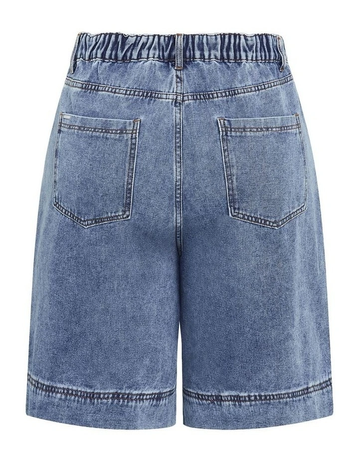 Hayley Bermuda Shorts in Light Wash image 4