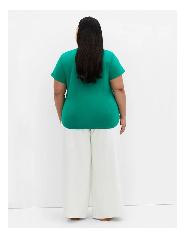 On Vacation Tee in Blk Getaway image 2