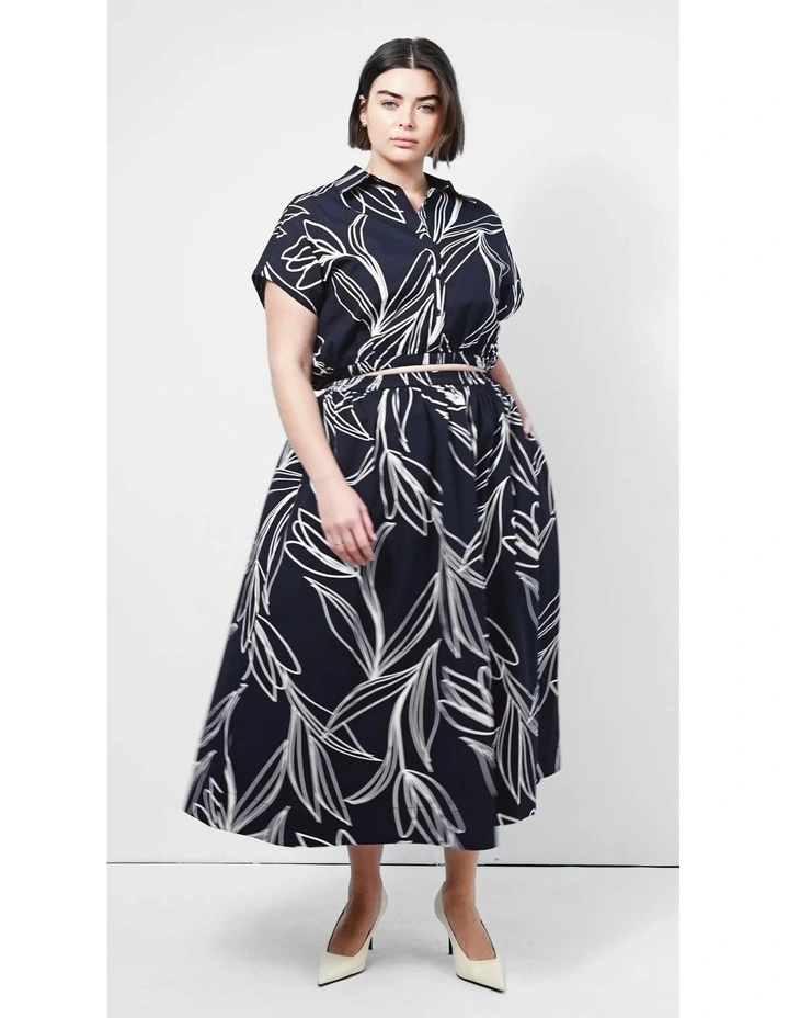 Vacay Print Shirt in Navy Bloom image 6