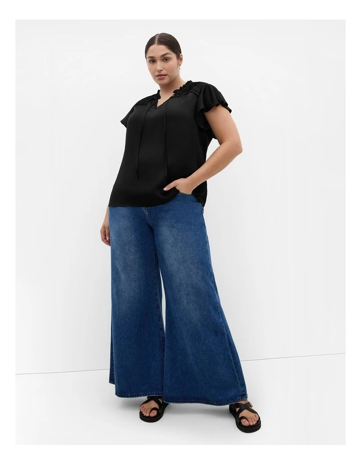 Drama Queen Short Sleeve Shirt in Black image 1