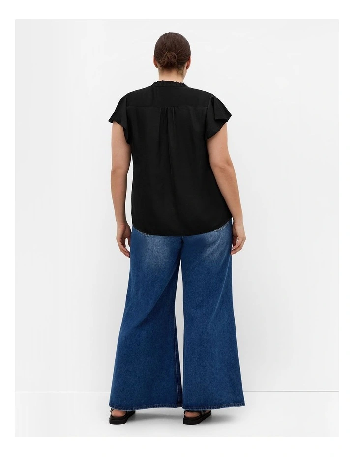 Drama Queen Short Sleeve Shirt in Black image 2