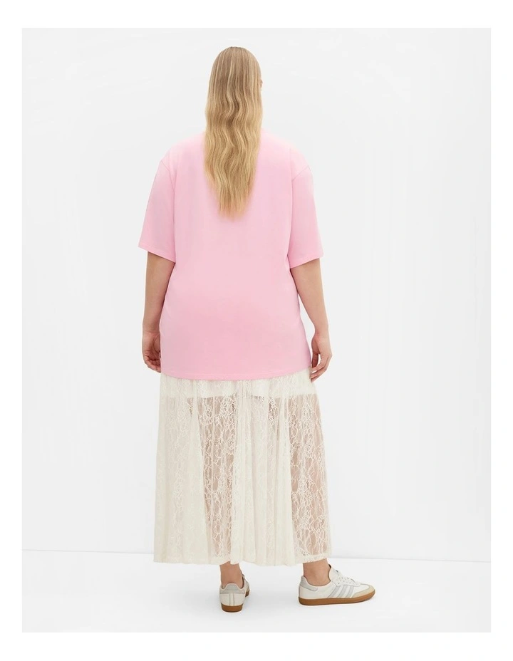 Queen Of Hearts Oversized Tee in Pink image 2