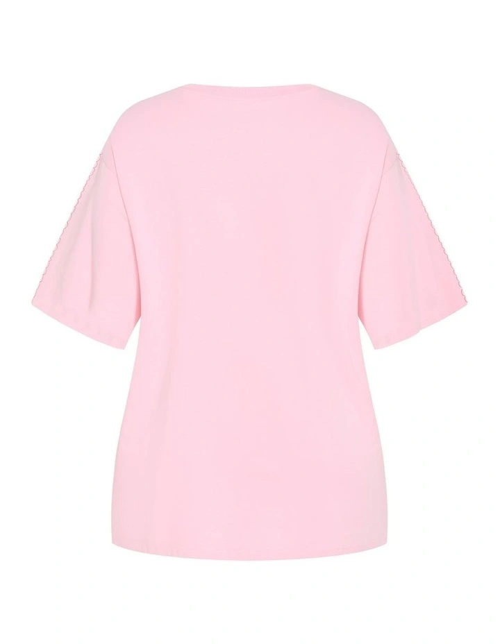 Queen Of Hearts Oversized Tee in Pink image 4