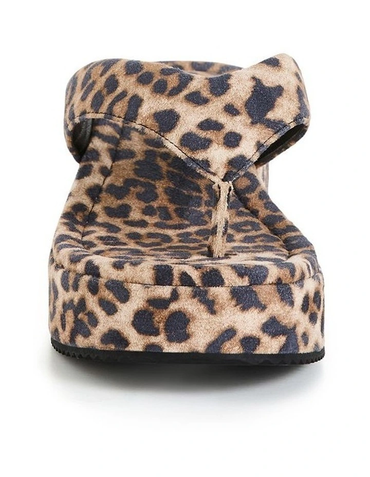 Wide Fit Naomi Leopard Print Platform Thong in Fawn image 4