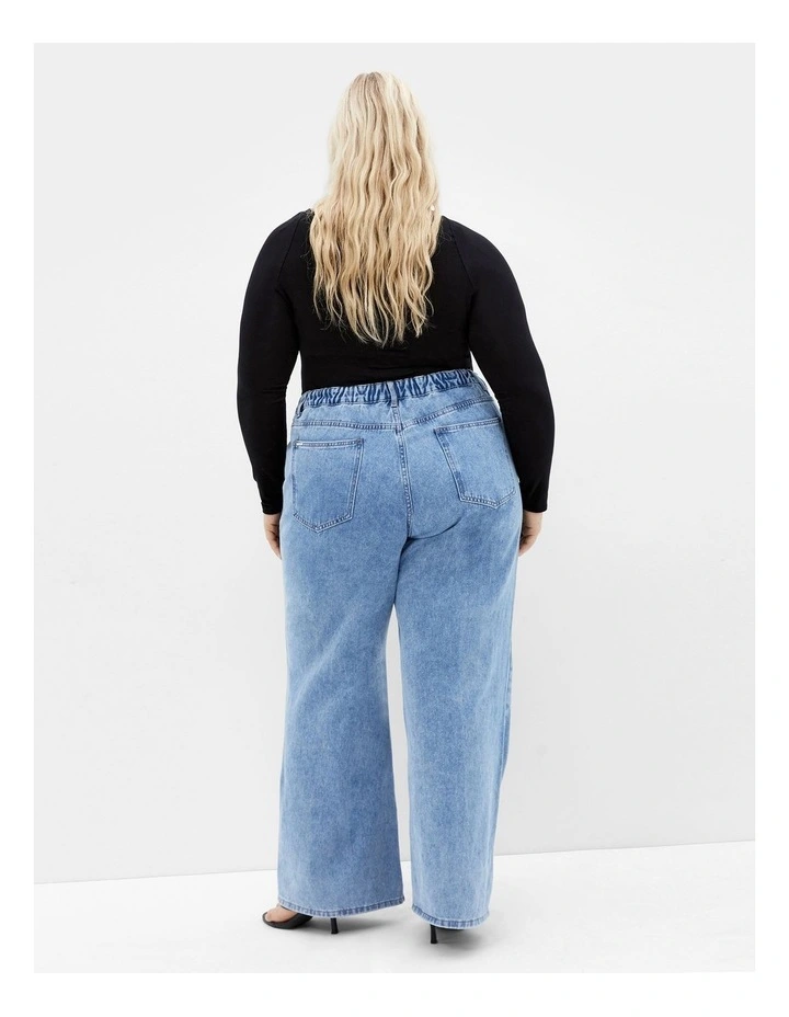 Harley Fit Sara Wide Leg Jeans in Light Denim image 2