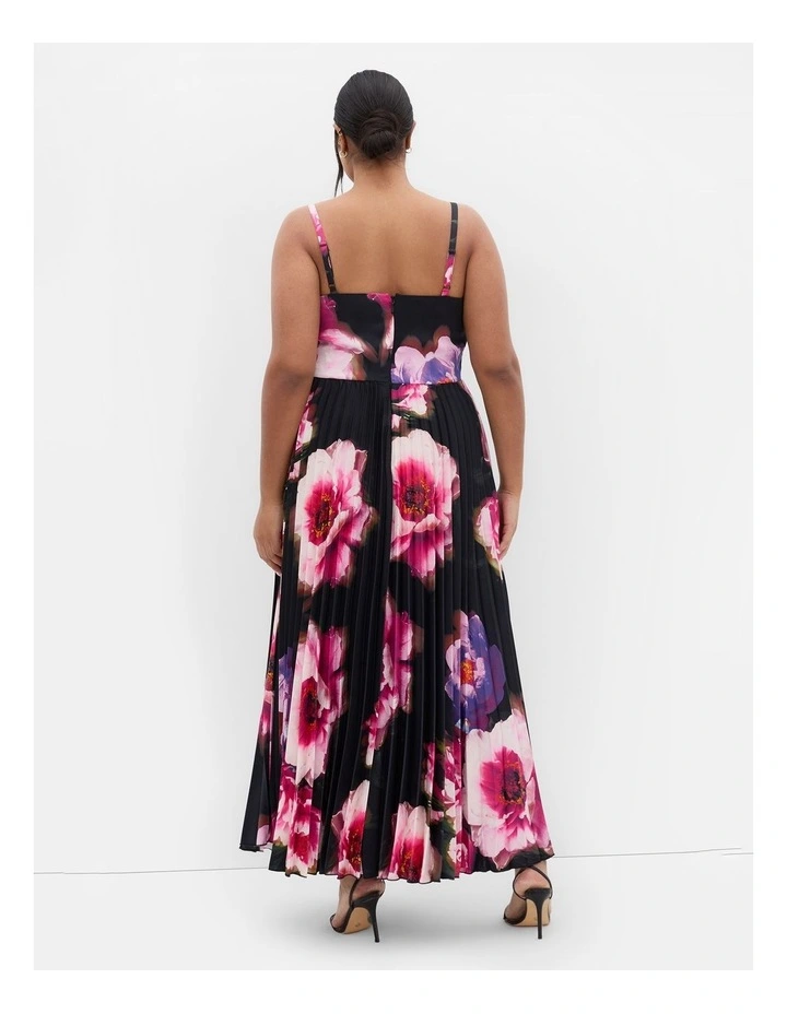 Plus Size Ariana Pleat Print Maxi Dress in Black image 2