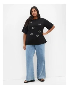 Plus Size Curved Hem Lip Tee in Black