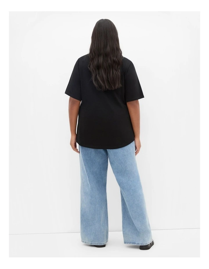 Plus Size Curved Hem Lip Tee in Black image 2