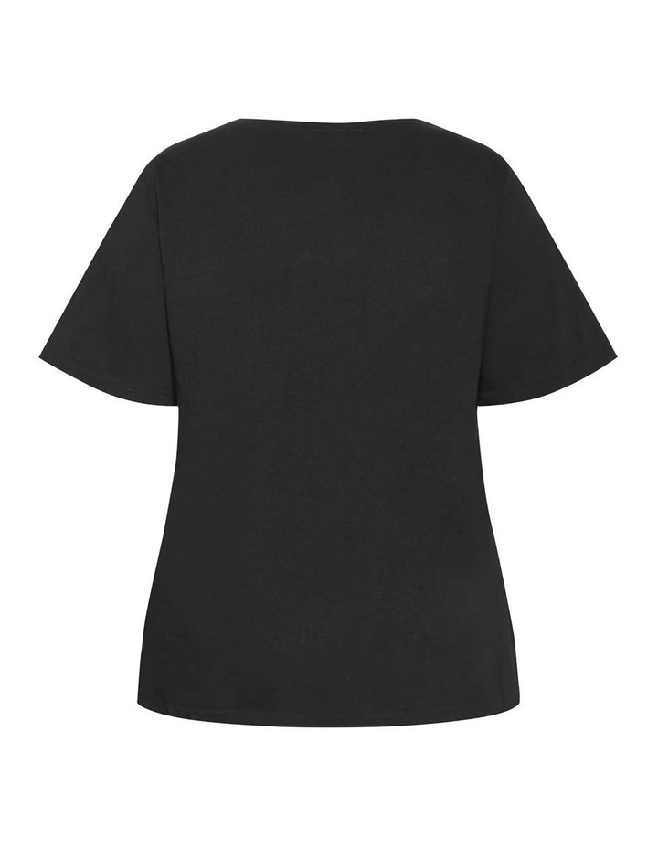Plus Size Curved Hem Lip Tee in Black image 4