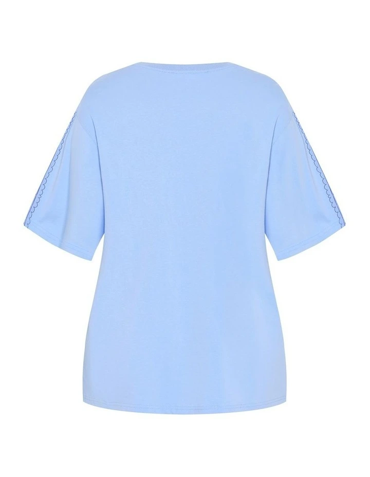 Plus Size Queen Of Hearts Oversized Tee in Blue image 4