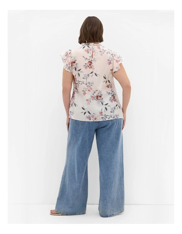 Plus Size Lorelai Short Sleeve Posie Print Top in lvory image 2