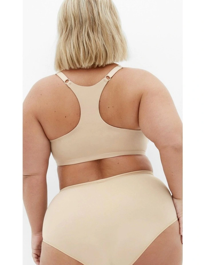 Iris Contour Racerback Bra in Latte image 2