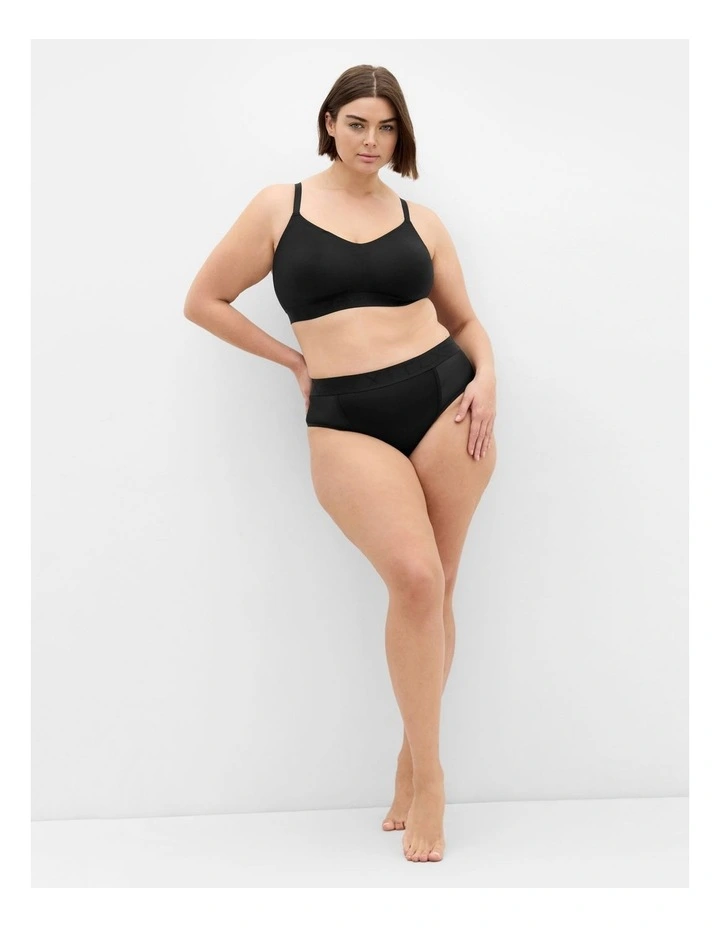 Signature Wireless Bra in Black image 3