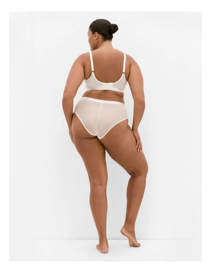 Signature Underwire Bra in Ivory image 2