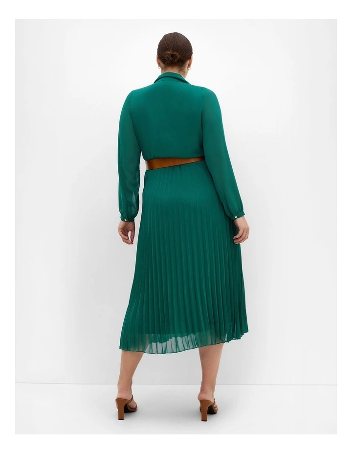 Honey Lane Pleat Midi Dress in Emerald image 2