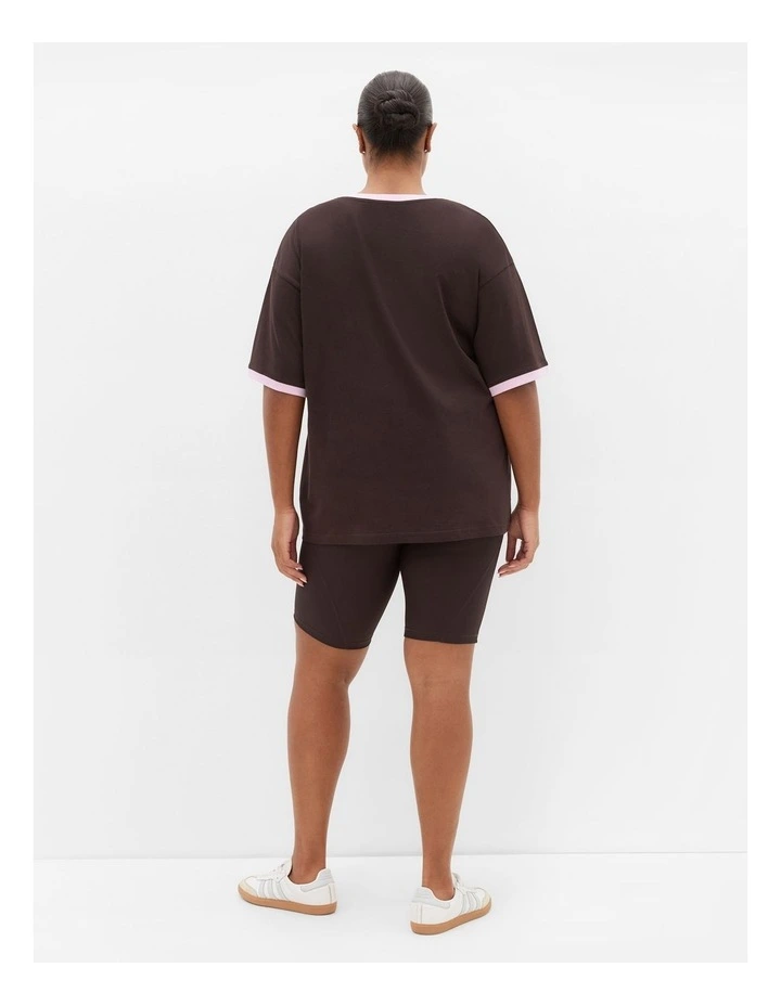 Oversized LA Print Tee in Chocolate image 2