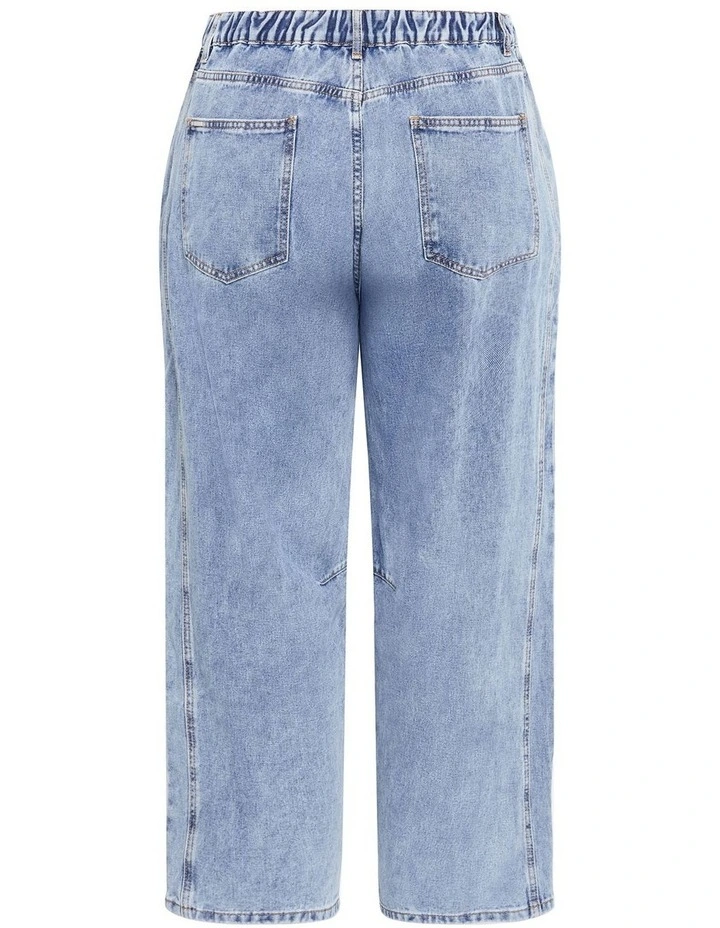 Harley Fit Cassie Barrel Leg Jean in Mid Wash image 4