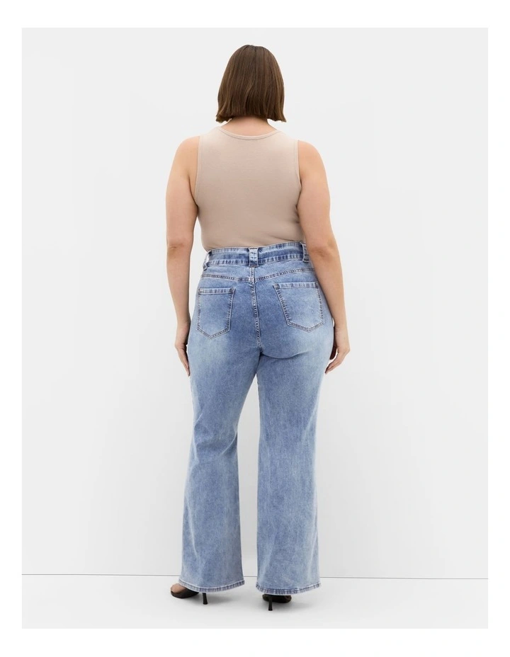 Pia Fit Bootleg Jean in Light Wash image 2