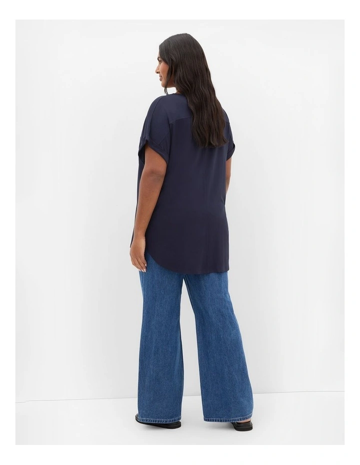 Kiran Hi-Lo Tee in Navy image 2