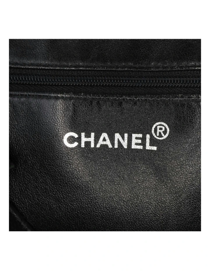 Quilted Leather Shoulder Bag with Zip Closure and Multiple Pockets Pre-Loved image 7