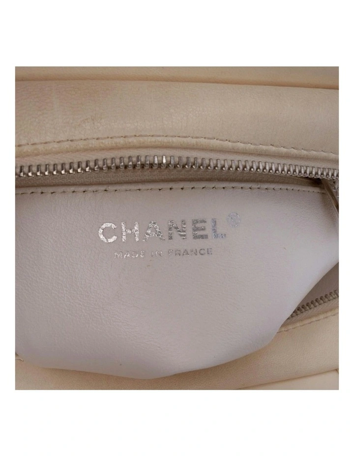 Tweed Handbag Pre-Loved image 5