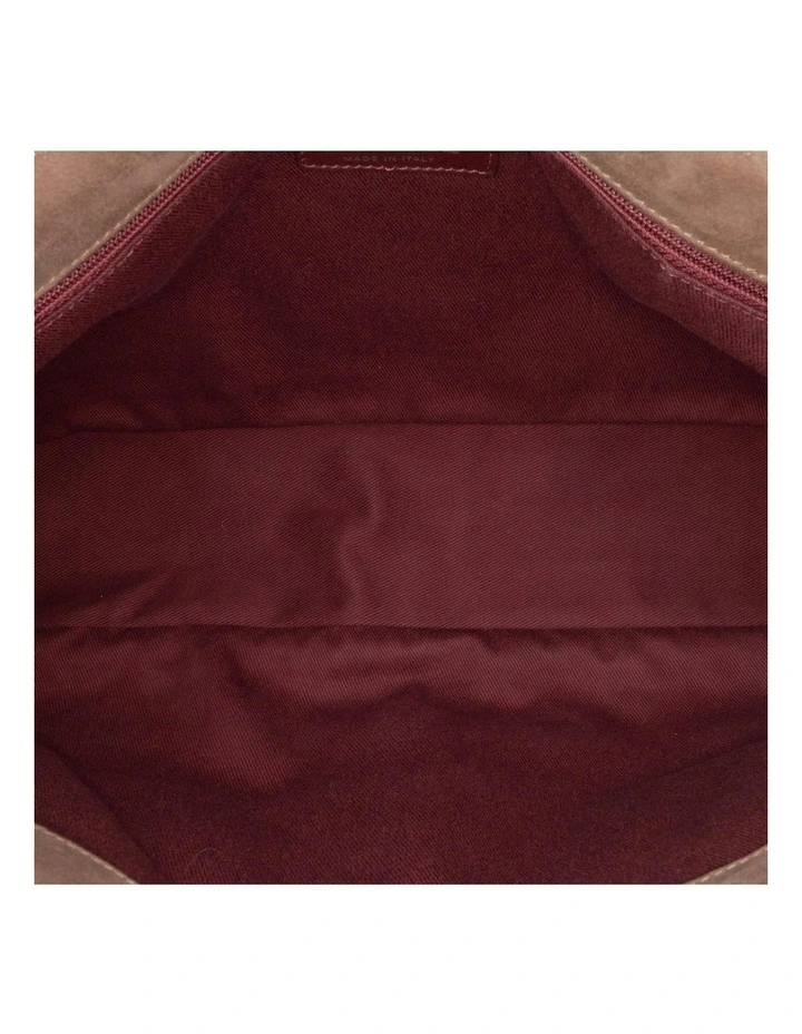 Chanel Quilted Leather Messenger Bag Pre-Loved image 4
