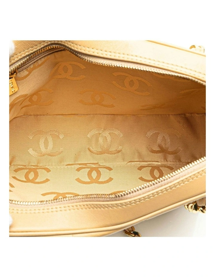 Chevron Quilted Lambskin Leather Chain Shoulder Bag with Zip Closure and Slip Pockets Pre-Loved image 4
