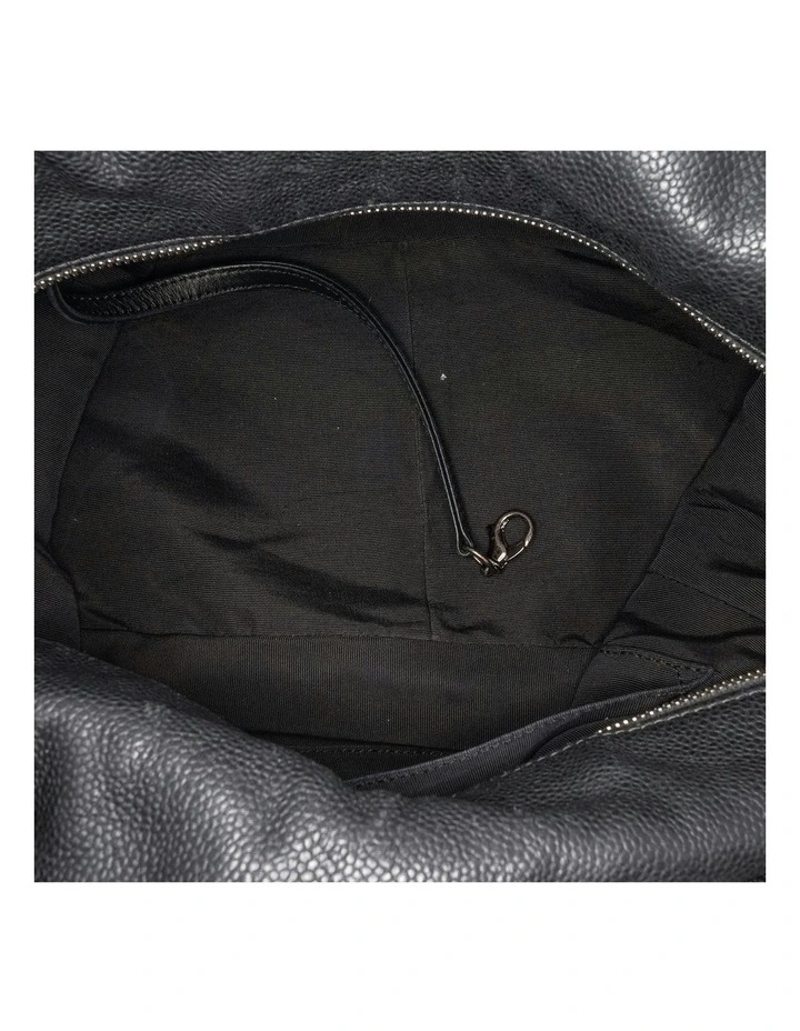 Caviar Leather Hobo Bag with Chain Strap and Top Zip Closure Pre-Loved image 4
