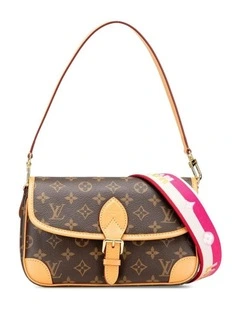 Elegant Shoulder Bag with Adjustable Strap for Everyday Use Pre-Loved