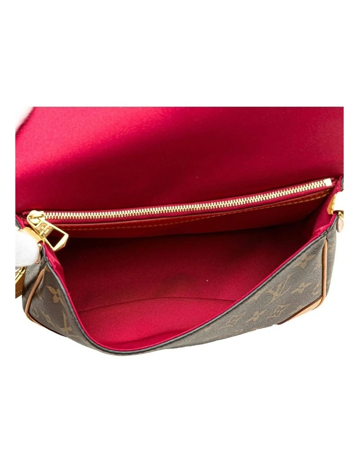 Elegant Shoulder Bag with Adjustable Strap for Everyday Use Pre-Loved image 4