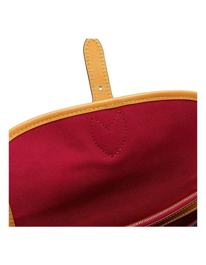 Elegant Shoulder Bag with Adjustable Strap for Everyday Use Pre-Loved image 6